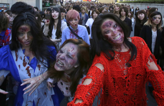 Illustration for article titled Here's What a Thousand Zombies Attacking Tokyo Looks Like
